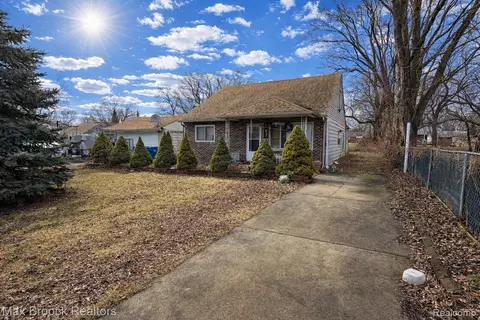 23340 Cunningham Ave, Warren, MI 48091 photo 2