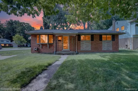 32405 Lyndon St, Livonia, MI 48154