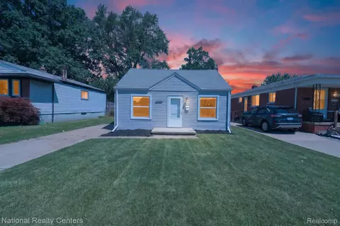 28544 Balmoral St, Garden City, MI 48135