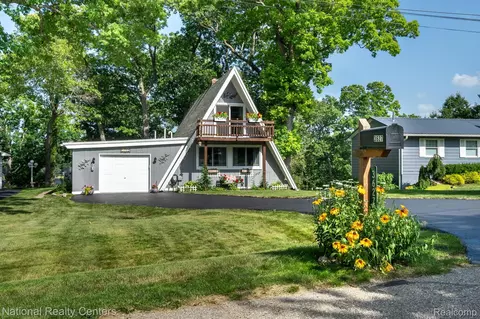 3627 Merritt Lake Dr, Metamora, MI 48455