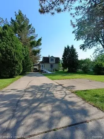 435 Riverbank St, Wyandotte, MI 48192