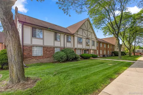30220 Southfield Rd, Southfield, MI 48076
