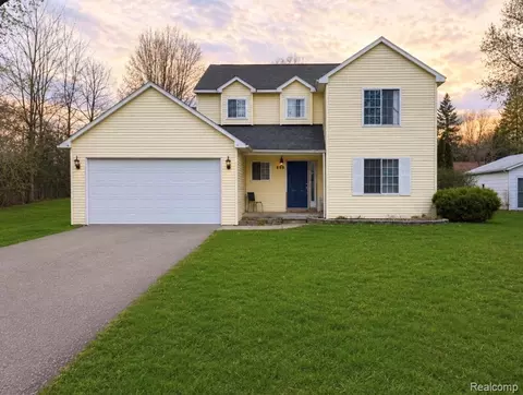 456 Morningside Dr, Waterford, MI 48327
