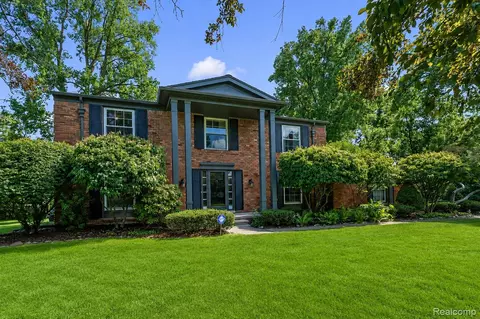 1629 Spotswood Dr, Bloomfield Hills, MI 48302