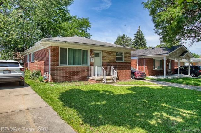 7475 Fenton St, Dearborn Heights, MI 48127