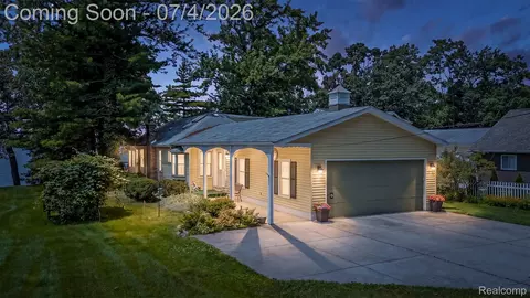 93 Danforth St, White Lake, MI 48386