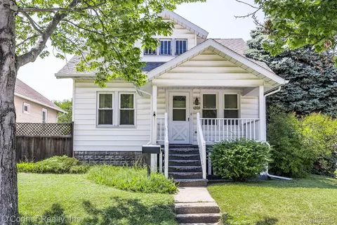 1303 15th St, Port Huron, MI 48060