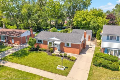 1174 S Dowling St, Westland, MI 48186