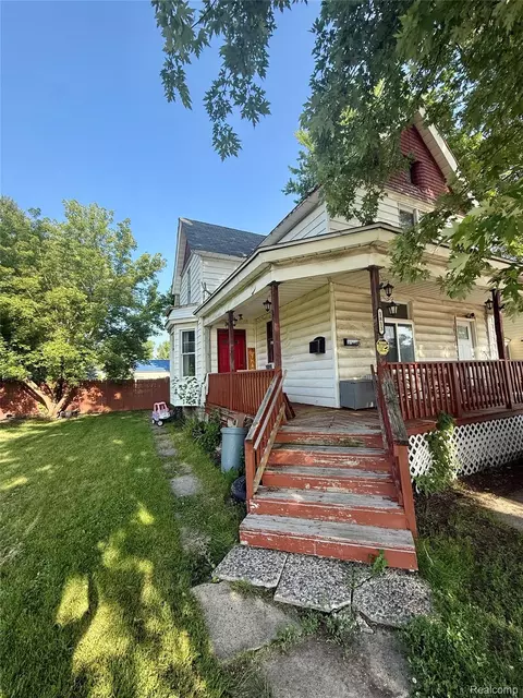 1813 10th Ave, Port Huron, MI 48060