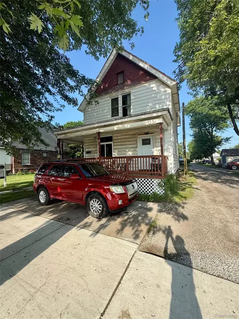 1813 10th Ave, Port Huron, MI 48060