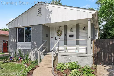20792 Parkside Blvd, Royal Oak, MI 48220