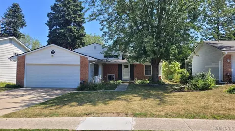 691 Jamestown Rd, Auburn Hills, MI 48326