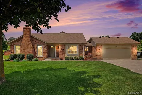 41071 E Rosewood Dr, Clinton Township, MI 48038