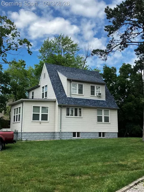 4735 Elizabeth Lake Rd, Waterford, MI 48327