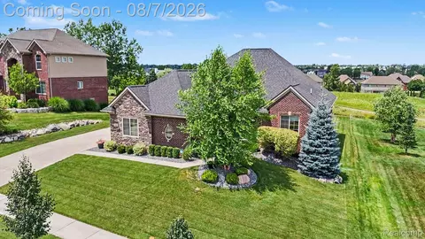 442 Overlook Dr, Oxford, MI 48371