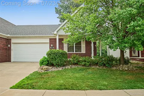 1388 Luxington Dr, Lapeer, MI 48446