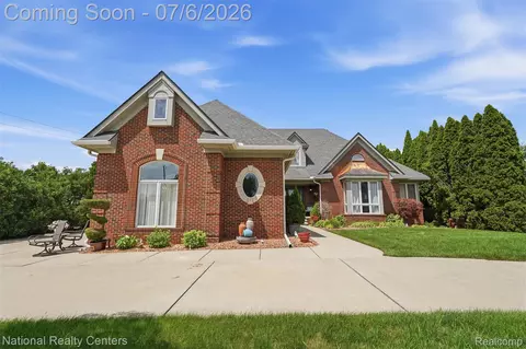 20175 Gill Rd, Livonia, MI 48152