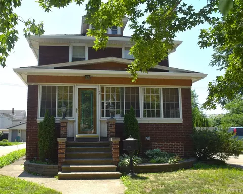 331 Chestnut St, Wyandotte, MI 48192