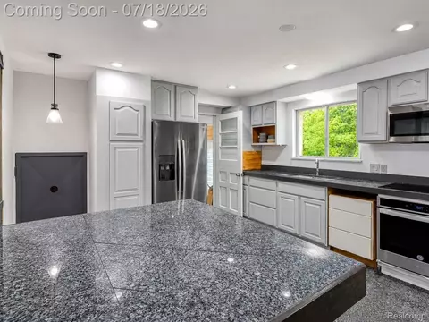 Kitchen - 46495 North Ave, Macomb, MI 48042 photo 2 of 4