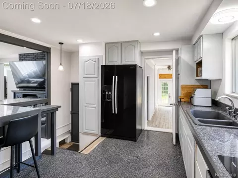 Kitchen - 46495 North Ave, Macomb, MI 48042 photo 3 of 4