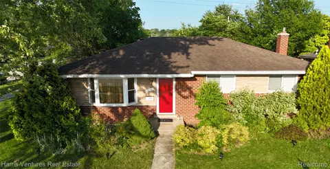 28482 Sutherland Dr, Warren, MI 48088