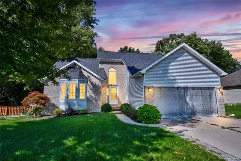 4268 Meadows Ave, Grand Blanc, MI 48439