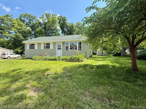 3657 Jackson Blvd, White Lake, MI 48383