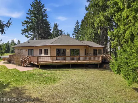 6150 Willow Rd, West Bloomfield, MI 48324