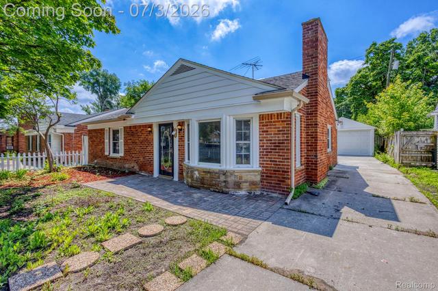 4335 W 14 Mile Rd, Royal Oak, MI 48073