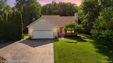 525 Aarons Way, Brandon, MI 48462