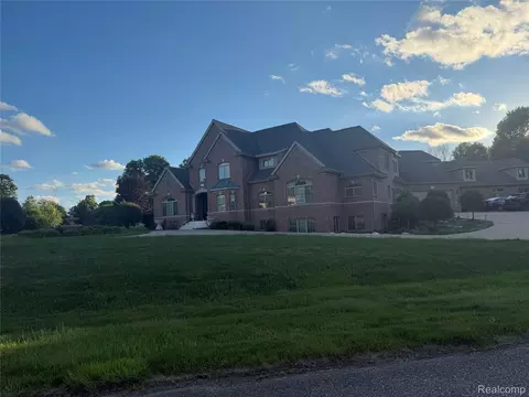 2665 Timber Lane Dr, Flint, MI 48433 photo 1