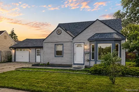 27860 Blum St, Roseville, MI 48066