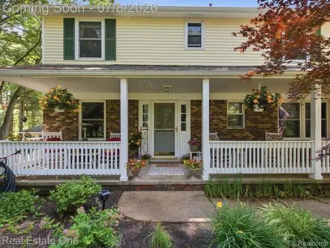 1230 Bald Eagle Lake Rd, Groveland, MI 48462