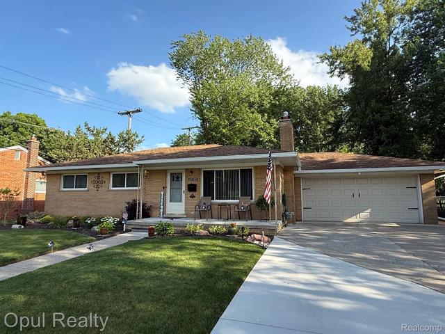 28369 Pembroke St, Livonia, MI 48152