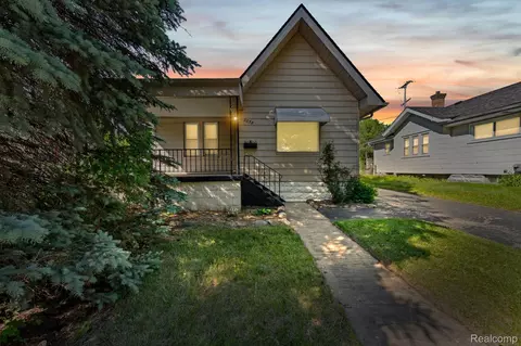 2058 Cartier St, Flint, MI 48504