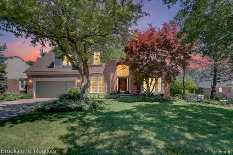 2189 Timberridge Dr, West Bloomfield, MI 48324