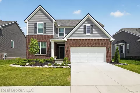 2344 Provencal Dr, Commerce, MI 48382