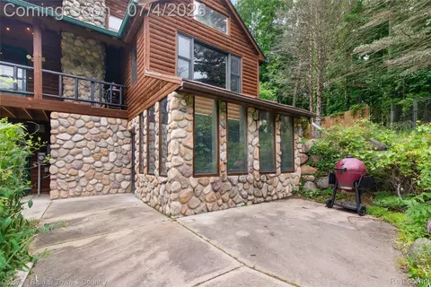 7335 Richardson Rd, Howell, MI 48843 photo 8