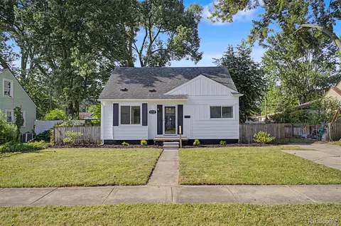 31765 Brown St, Garden City, MI 48135