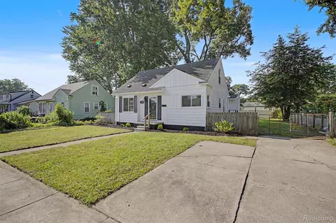 31765 Brown St, Garden City, MI 48135