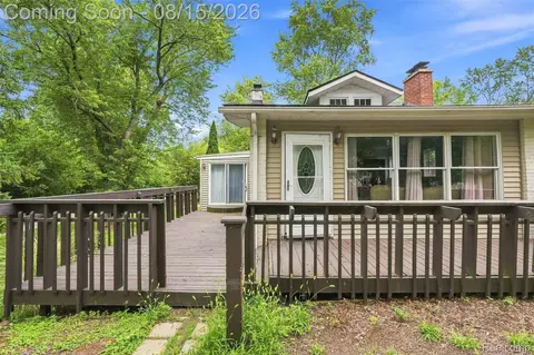 5607 Loveland St, West Bloomfield, MI 48322