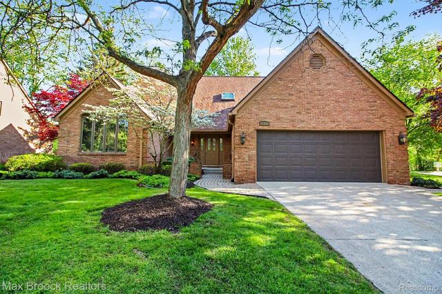 21850 Dover Ct, Beverly Hills, MI 48025