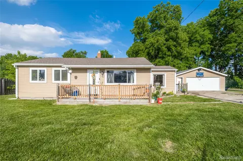 3431 Griffith Ct, Burton, MI 48529