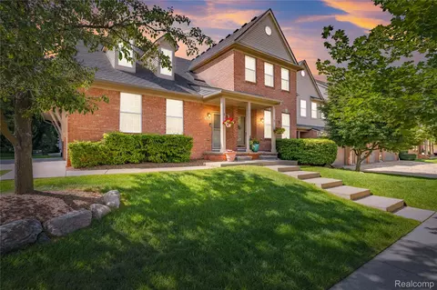 56635 Longhorn Dr, Shelby Township, MI 48316
