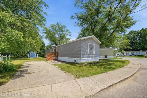 6255 Lake Dr, Ypsilanti, MI 48197