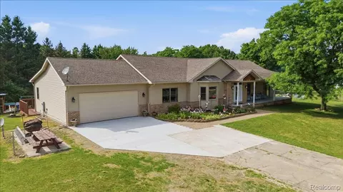1350 Bald Eagle Lake Rd, Groveland, MI 48462