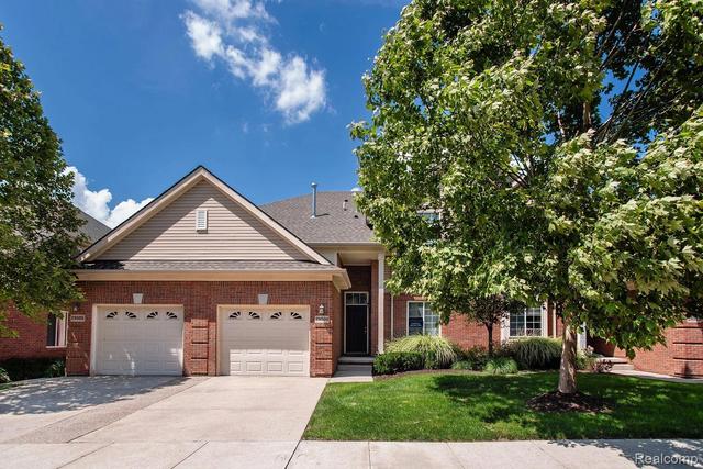 29509 Woodpark Cir, Warren, MI 48092