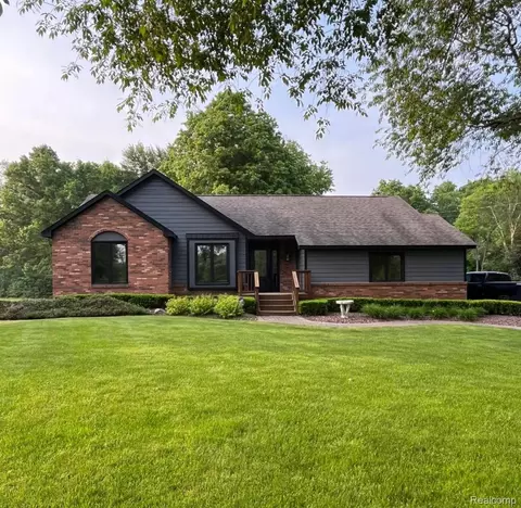 9017 Crosby Lake Rd, Springfield, MI 48346