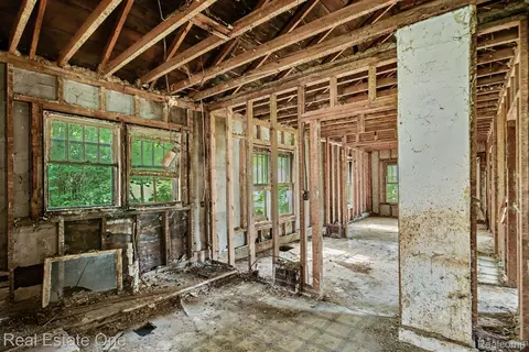 Entry Way - 5 3rd St, Yale, MI 48097 photo 3 of 3
