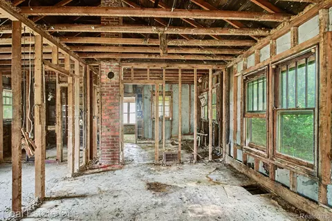 Entry Way - 5 3rd St, Yale, MI 48097 photo 1 of 3